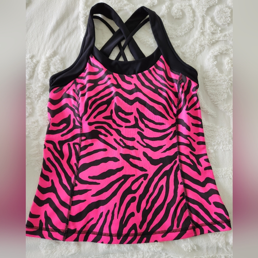 (4 For $20) Xersion Womens Swim Top.  Built Bra.  Fucia/Black Size M.  Razor Bk